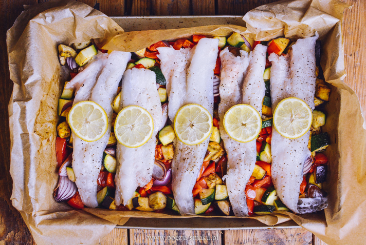 Ryba pieczona na warzywach